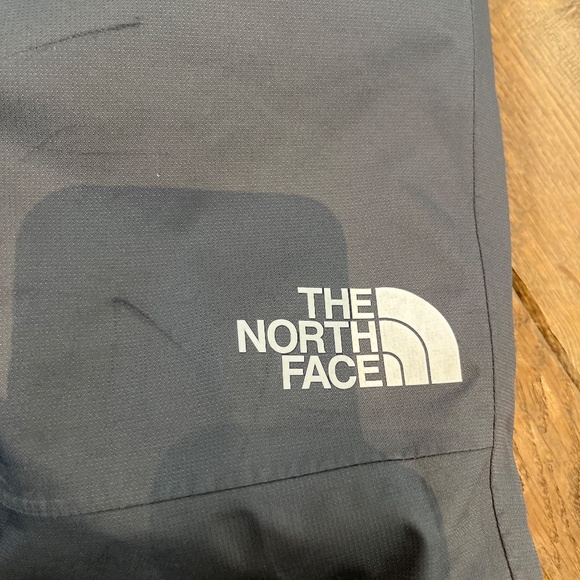 Northface Snow suit - coat & snowpants - Picture 8 of 9